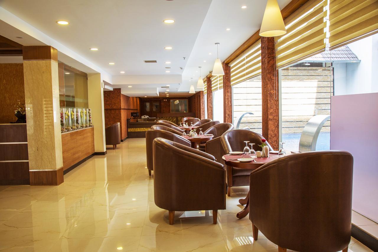 Hill Palace Hotel & Spa Kochi Εξωτερικό φωτογραφία